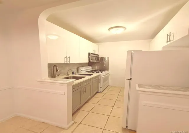 5th image of 65-70 Booth St, New York City, NY 11374