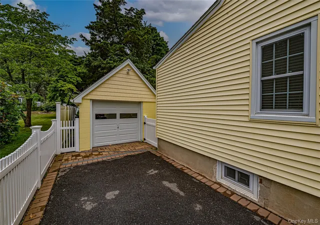 2nd image of 309 Laurel Ave, Huntington, NY 11768 | MLS# 1023620