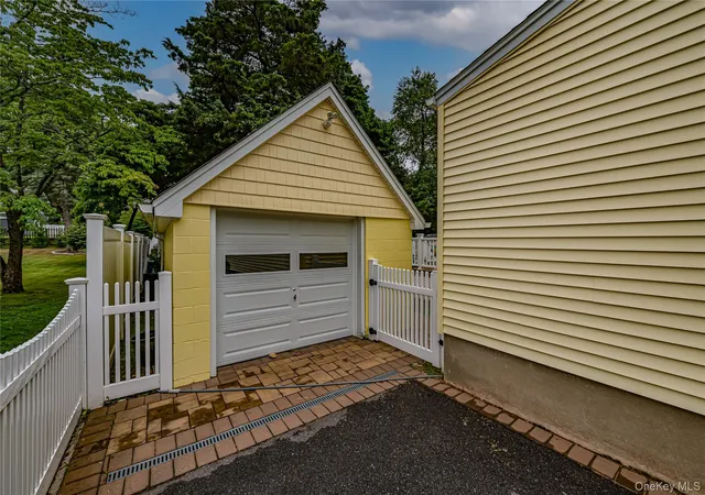 32nd image of 309 Laurel Ave, Huntington, NY 11768 | MLS# 1023620