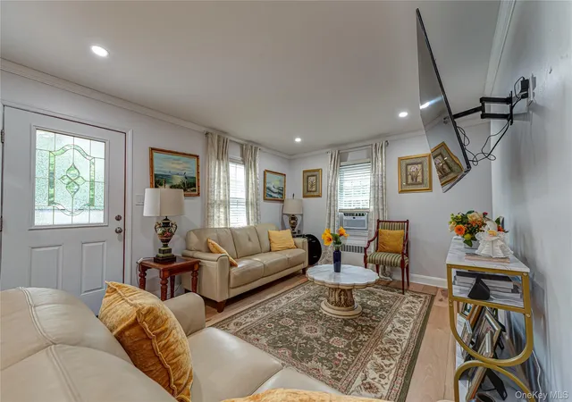 4th image of 309 Laurel Ave, Huntington, NY 11768 | MLS# 1023620