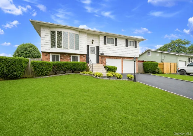 3rd image of 192 Hancock St, Brentwood, NY 11717 | MLS# 1023626