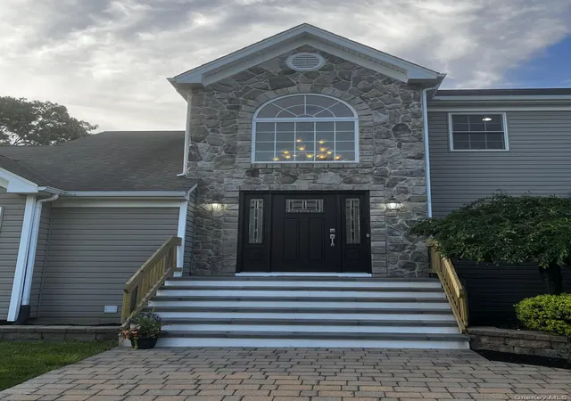 Photo 2 of Sale Pending at 3 Dixon St, Brookhaven, NY 11980 | MLS# 1023632 | Listing updated on 2026-08-05