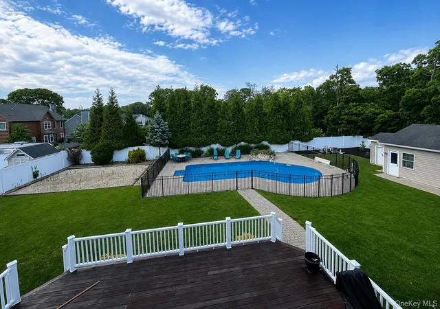 Photo 3 of Sale Pending at 3 Dixon St, Brookhaven, NY 11980 | MLS# 1023632 | Listing updated on 2026-08-05