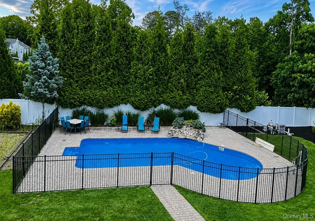 Photo 4 of Sale Pending at 3 Dixon St, Brookhaven, NY 11980 | MLS# 1023632 | Listing updated on 2026-08-05