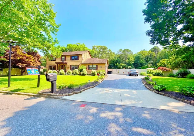 Photo 1 of Sale Pending at 4 John Vincent Ct, Brookhaven, NY 11720 | MLS# 1023663 | Listing updated on 2026-09-18