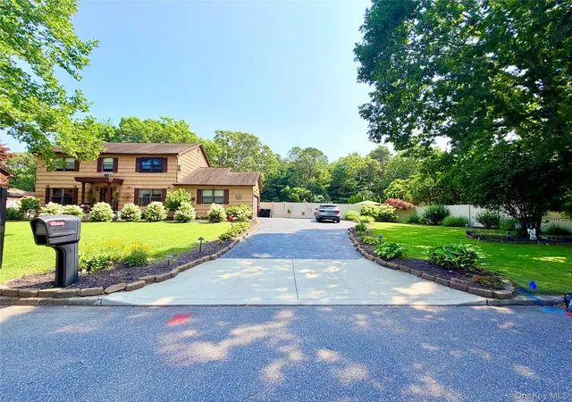 Photo 2 of Sale Pending at 4 John Vincent Ct, Brookhaven, NY 11720 | MLS# 1023663 | Listing updated on 2026-09-18