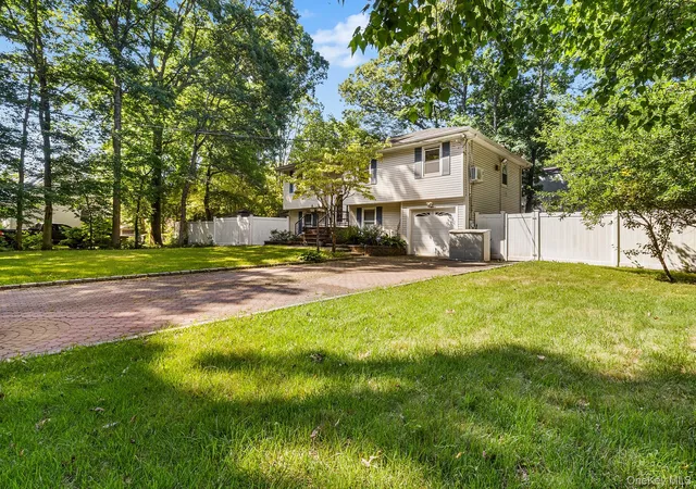 2nd image of 16 Obermueller Dr, Melville, NY 11747 | MLS# 1023673