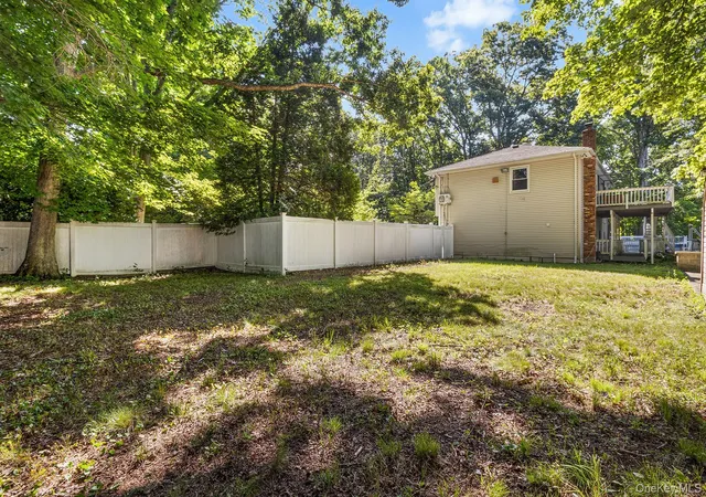 3rd image of 16 Obermueller Dr, Melville, NY 11747 | MLS# 1023673