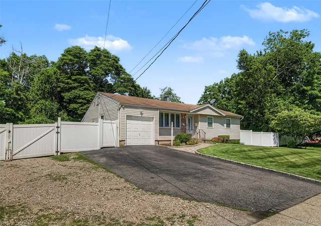2nd image of 46 Oakland Ave, Central Islip, NY 11722 | MLS# 1023681