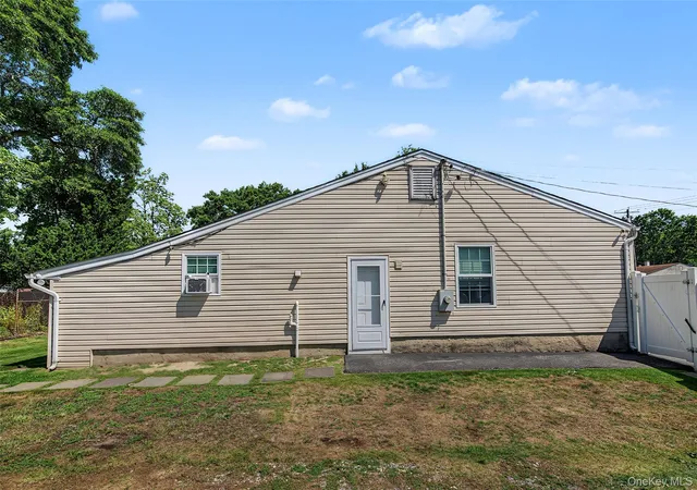 3rd image of 46 Oakland Ave, Central Islip, NY 11722 | MLS# 1023681