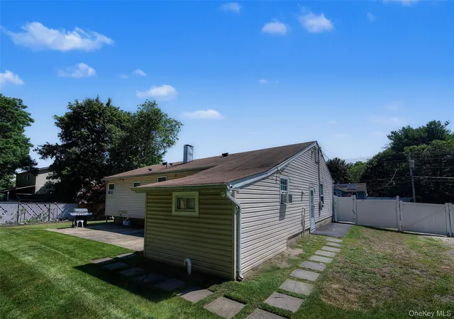 4th image of 46 Oakland Ave, Central Islip, NY 11722 | MLS# 1023681