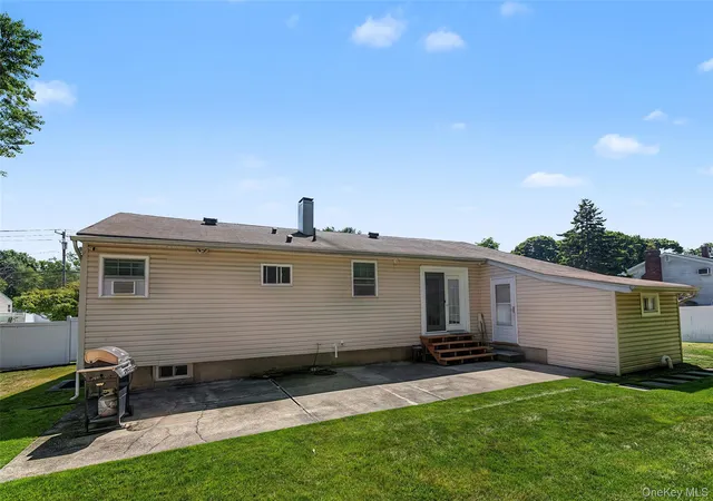 5th image of 46 Oakland Ave, Central Islip, NY 11722 | MLS# 1023681