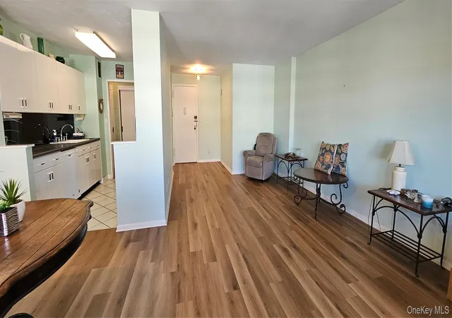 5th image of 450 Shore Rd, Hempstead, NY 11550