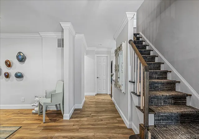 4th image of 19 Evon Dr, Oyster Bay, NY 11791 | MLS# 1023692