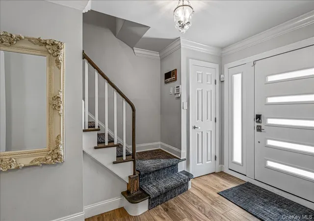 5th image of 19 Evon Dr, Oyster Bay, NY 11791 | MLS# 1023692