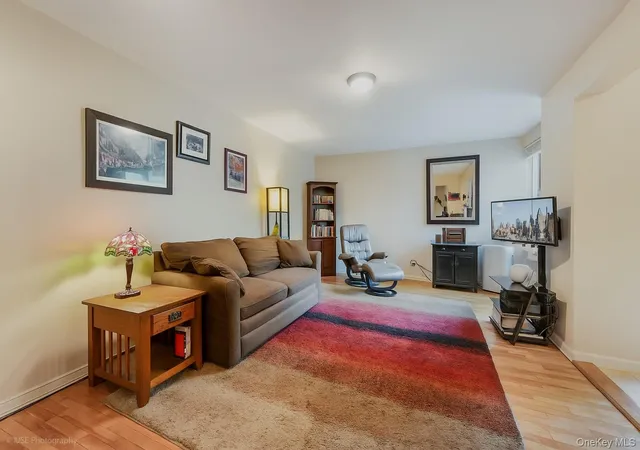 5th image of 39-50 52Nd St, New York, NY 11377