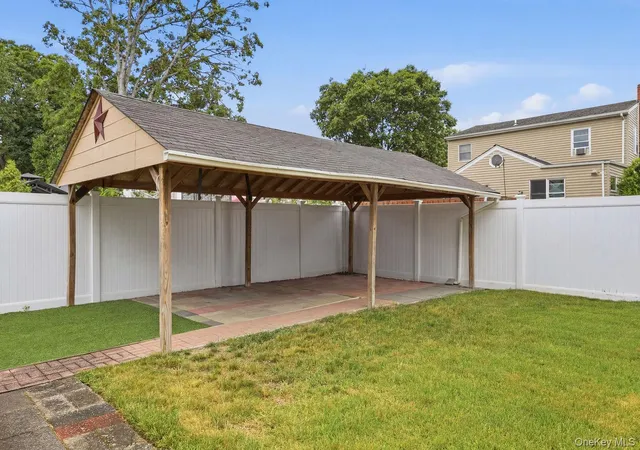 Homes for sale in Babylon, NY | 246 29th St, Babylon, NY 11757 | MLS# 1023703
