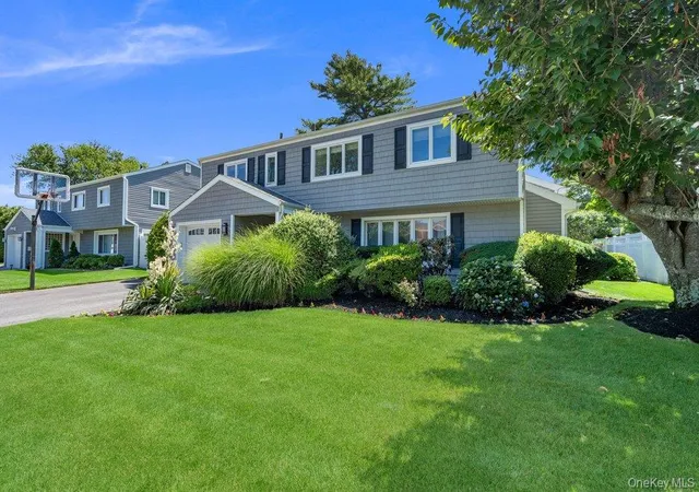Homes for sale in Oyster Bay, NY | 3 Nora Ln, Oyster Bay, NY 11803 | MLS# 1023705