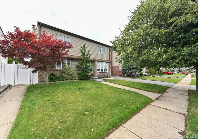 4th image of 1005 Ferngate Dr, Hempstead, NY 11010 | MLS# 1023727