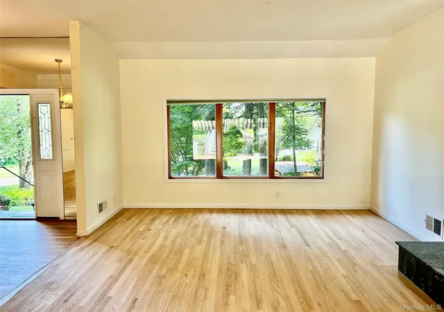 Photo 3 of Single family home for sale at 120 Cedar Dr E, Briarcliff Manor, NY 10510 | MLS# 1023729 | Listing updated on 2026-09-02