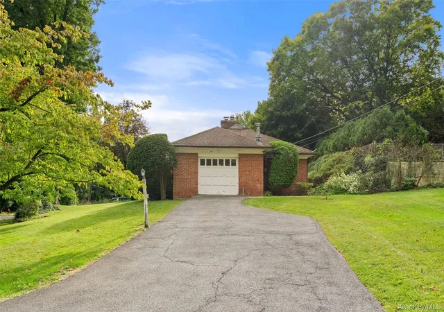 Photo 3 of Sale Pending at 418 Read Ave, Yonkers, NY 10707 | MLS# 1023742 | Listing updated on 2026-10-01