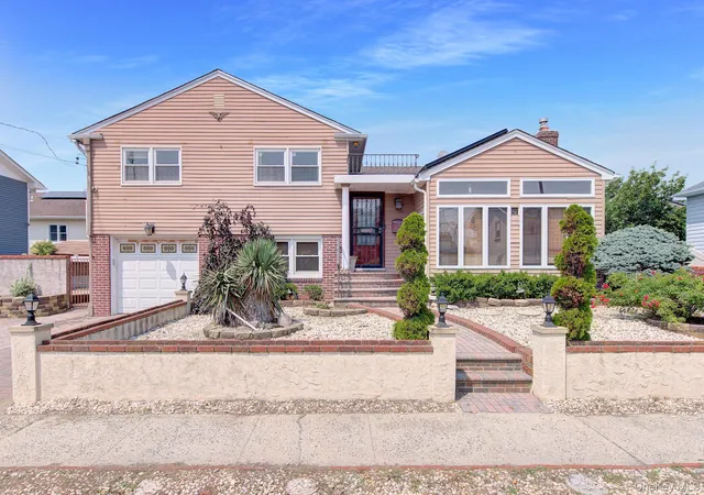 Photo 1 of Single family home for sale at 24 Pinehurst St, Lido Beach, NY 11561 | MLS# 1023744 | Listing updated on 2026-08-14