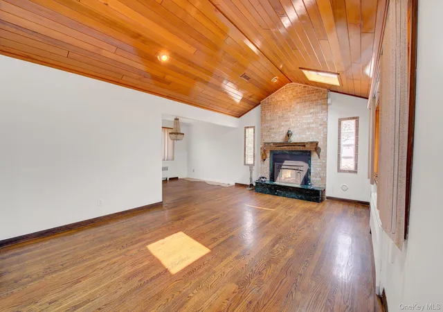 Photo 4 of Single family home for sale at 24 Pinehurst St, Lido Beach, NY 11561 | MLS# 1023744 | Listing updated on 2026-08-14