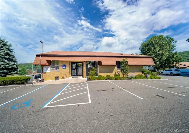 Listing Photo 2 - Condo for sale in building located at 106 Richard Ct, Haverstraw, NY 10970 - Unit #