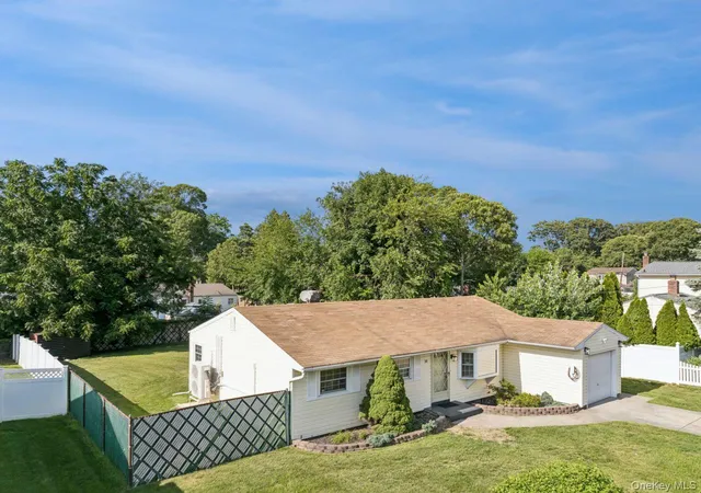 3rd image of 98 Rose Pl, Brookhaven, NY 11784 | MLS# 1023771