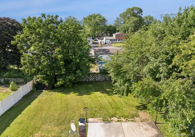 4th image of 98 Rose Pl, Brookhaven, NY 11784 | MLS# 1023771
