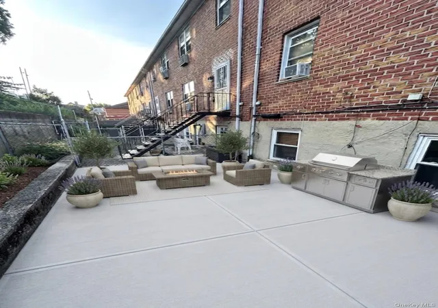 25th image of 1011 Throggs Neck Expy, Bronx, NY 10465 | MLS# 1023791