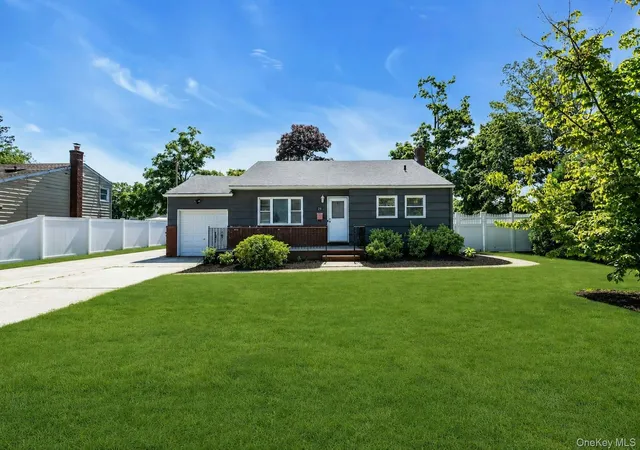 3rd image of 29 Edgewater Ave, Islip, NY 11705 | MLS# 1023794