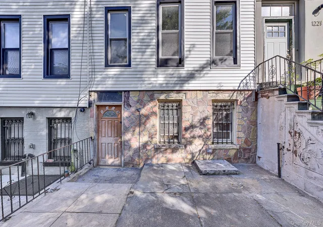 Homes for sale in New York, NY | 1219 Decatur St, New York, NY 11207 | MLS# 1023803