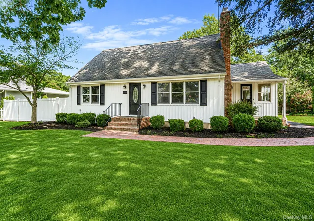 2nd image of 273 Cambon Ave, Smithtown, NY 11780 | MLS# 1023804