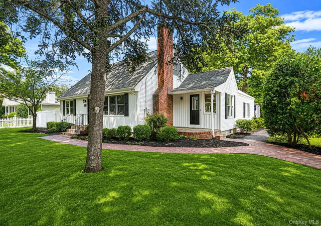3rd image of 273 Cambon Ave, Smithtown, NY 11780 | MLS# 1023804