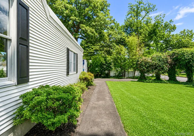 5th image of 273 Cambon Ave, Smithtown, NY 11780 | MLS# 1023804