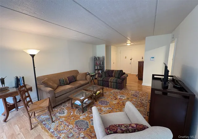 Homes for sale in Greenburgh, NY | 412 Benedict Ave #2A, Greenburgh, NY 10591 | MLS# 1023816