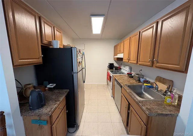 Listing Photo 2 - Condo for sale in building located at 412 Benedict Ave, Greenburgh, NY 10591 - Unit #2A