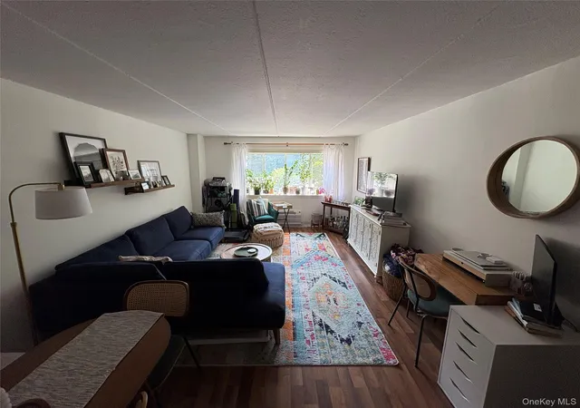 Homes for sale in Greenburgh, NY | 412 Benedict Ave #1E, Greenburgh, NY 10591 | MLS# 1023821