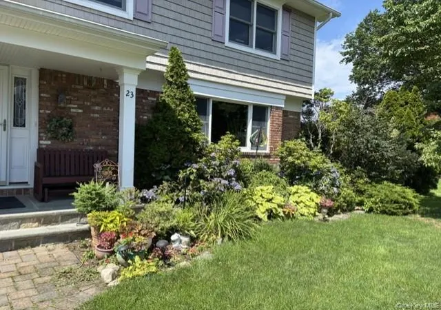Homes for sale in Oyster Bay, NY | 23 Maryetta Ct, Oyster Bay, NY 11791 | MLS# 1023828