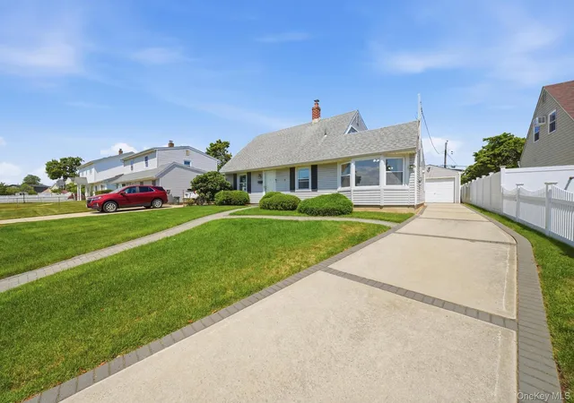 3rd image of 37 Gun Ln, Hempstead, NY 11756 | MLS# 1023863