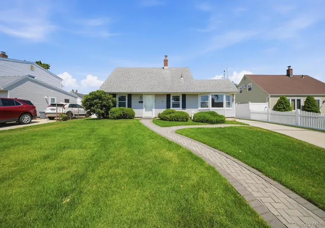 4th image of 37 Gun Ln, Hempstead, NY 11756 | MLS# 1023863