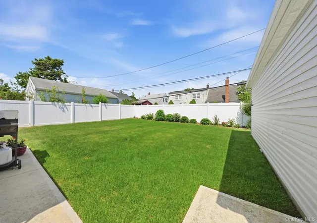 5th image of 37 Gun Ln, Hempstead, NY 11756 | MLS# 1023863