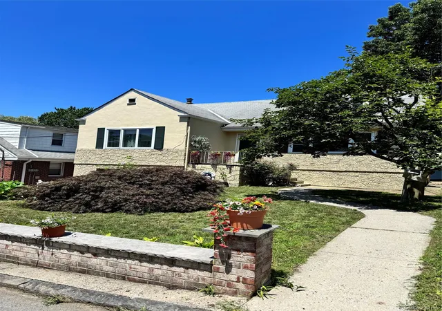 Homes for sale in Yonkers, NY | 57 Woodruff Ave, Yonkers, NY 10708 | MLS# 1023869