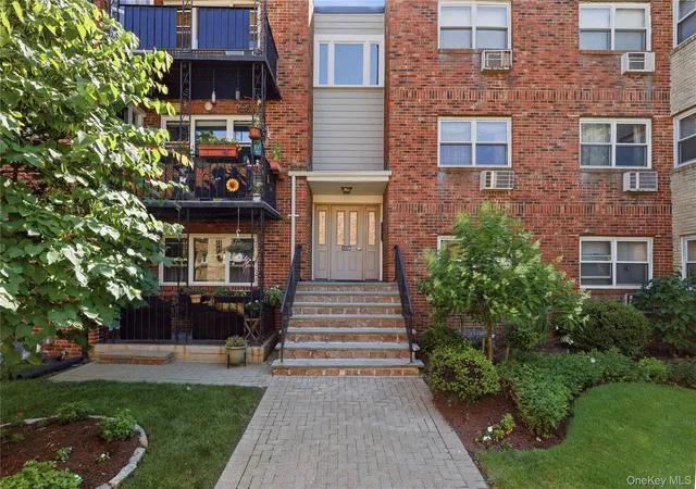 Homes for sale in White Plains, NY | 152b N Broadway #2E, White Plains, NY 10603 | MLS# 1023880