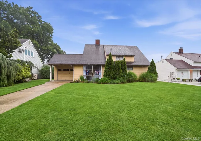 Homes for sale in Hempstead, NY | 161 Duckpond Dr N, Hempstead, NY 11793 | MLS# 1023886