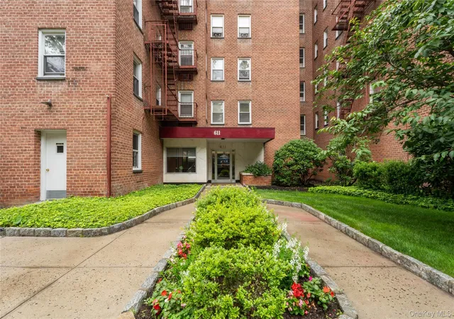 Homes for sale in Yonkers, NY | 611 Palmer Rd, Yonkers, NY 10701 | Houzeo