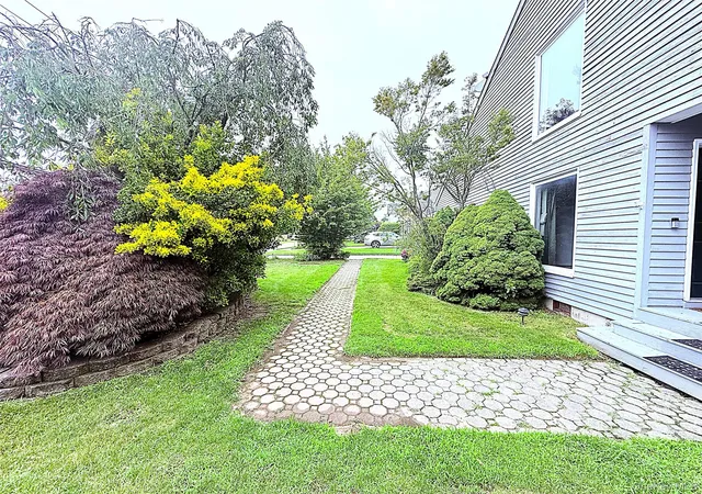 3rd image of 523 Hellwig Ln, Islip, NY 11795 | MLS# 1023911