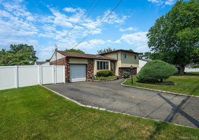 2nd image of 336 W 23rd St, Babylon, NY 11729 | MLS# 1023928