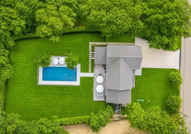 5th image of 15 Wild Cherry Ln, Southampton, NY 11942 | MLS# 1023932